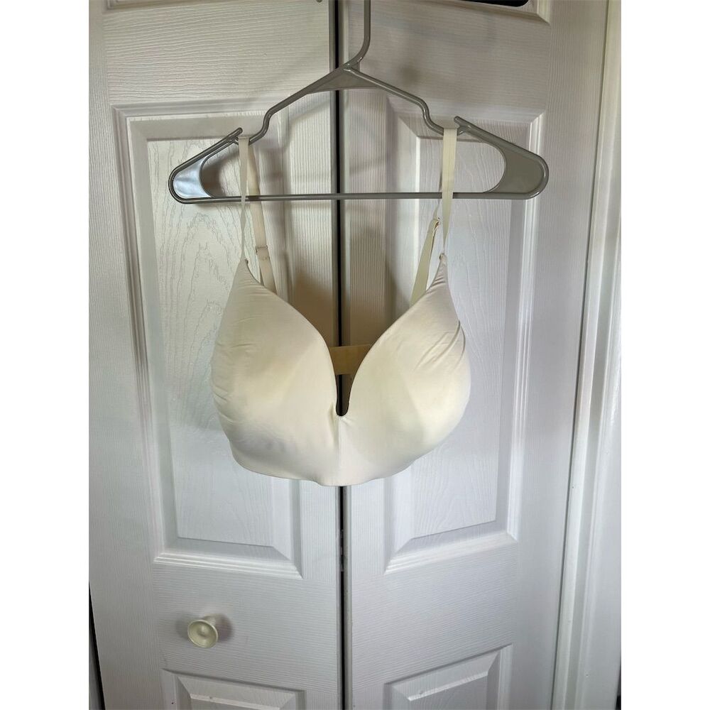 Secret Treasures Women's T-Shirt Bra 40DDD Beige Underwire Adjustable St…